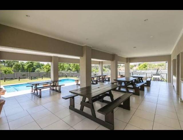 3 BEDROOM APARTMENT TO LET IN LONEHILL